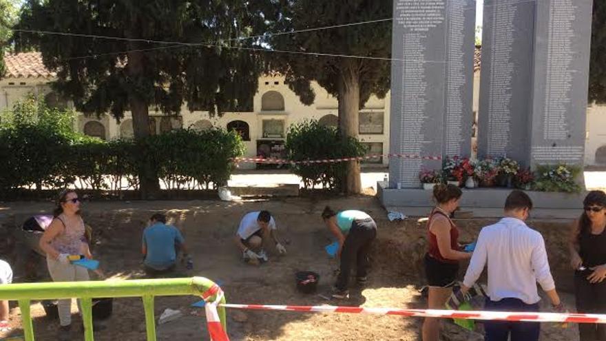 Exhumación fosa Villanueva Serena Memoria Historica
