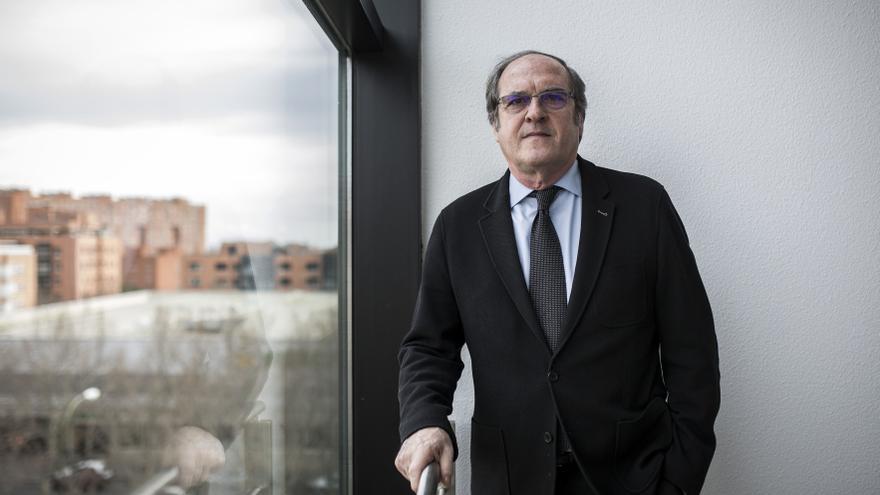 Ángel Gabilondo en el edificio de la Asamblea de Madrid. / Olmo Calvo