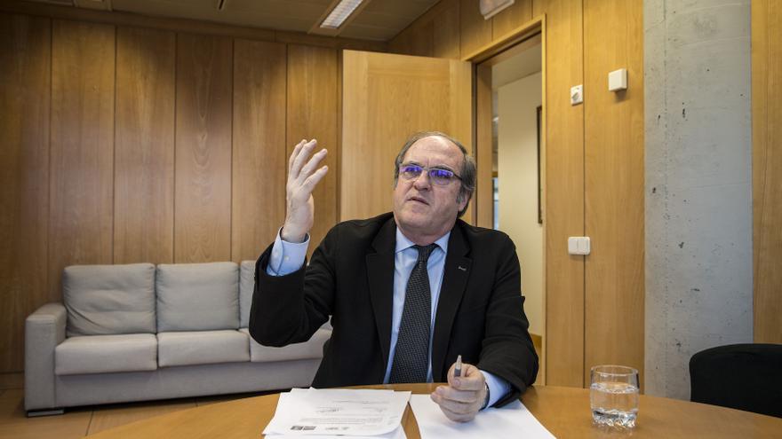 Ángel Gabilondo en su despacho de la Asamblea de Madrid. / Olmo Calvo