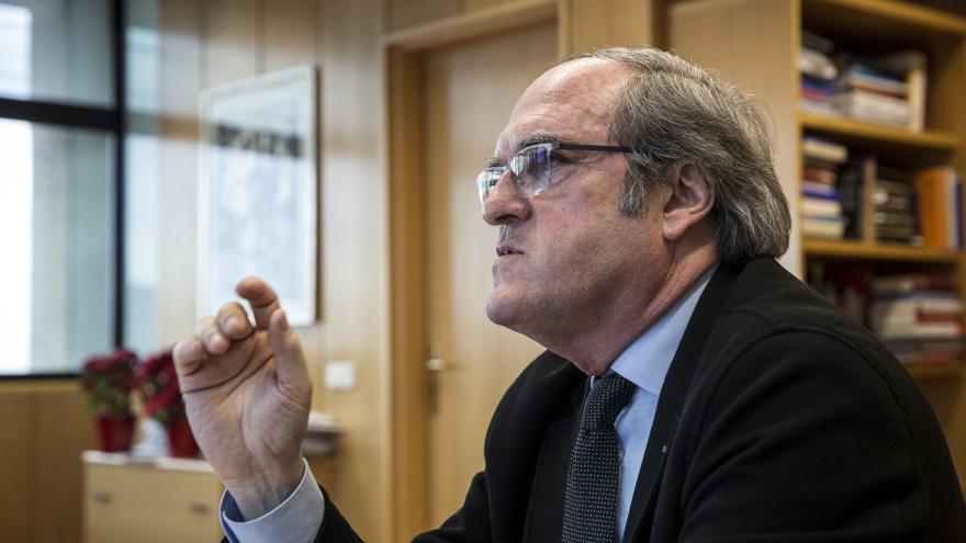 Ángel Gabilondo, durante la entrevista en su despacho en la Asamblea de Madrid. / Olmo Calvo