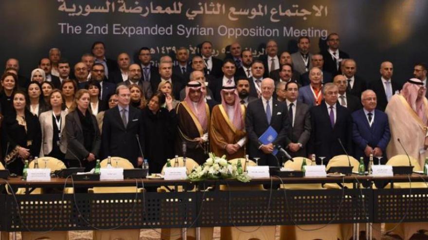 Apertura de la conferencia de la oposición organizada en Arabia Saudí el 22 y 23 de noviembre.