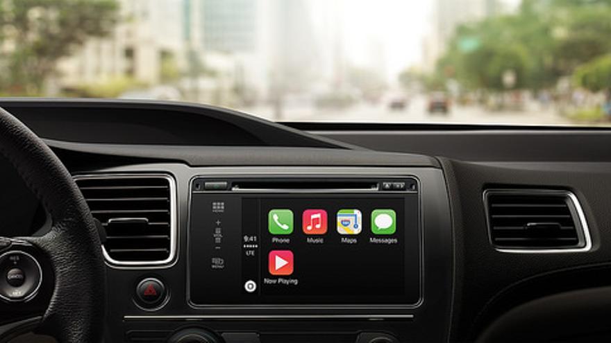 Apple lanzó CarPlay para llevar las funciones de nuestro 'smartphone' al coche