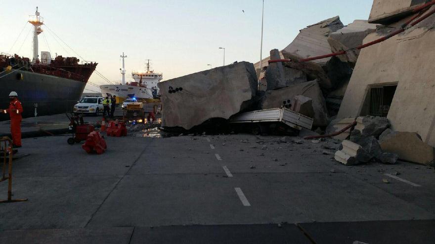 Deperfectos en el Puerto de La Luz y de Las Palmas al colisionar un ferry contra un muro
