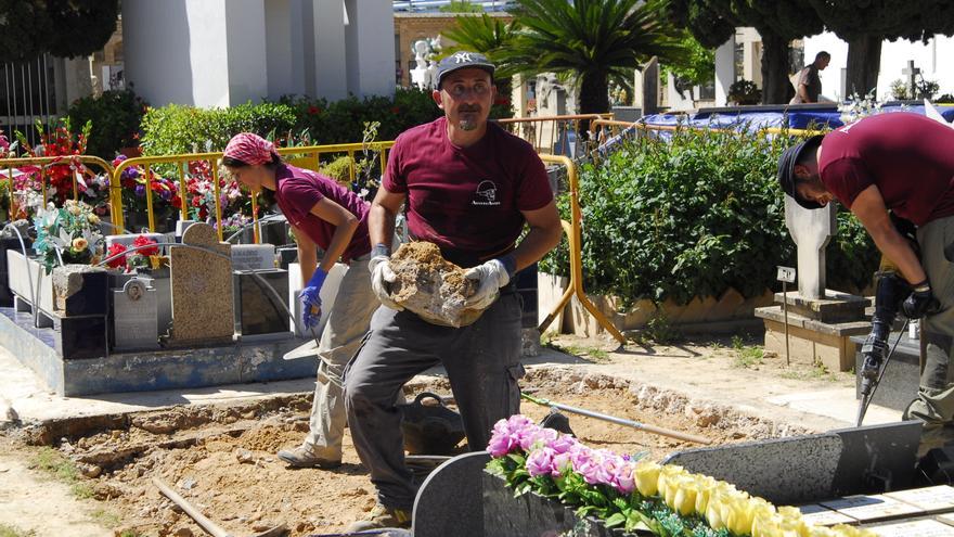 Els investigadors han començat les excavacions al cementeri de Paterna