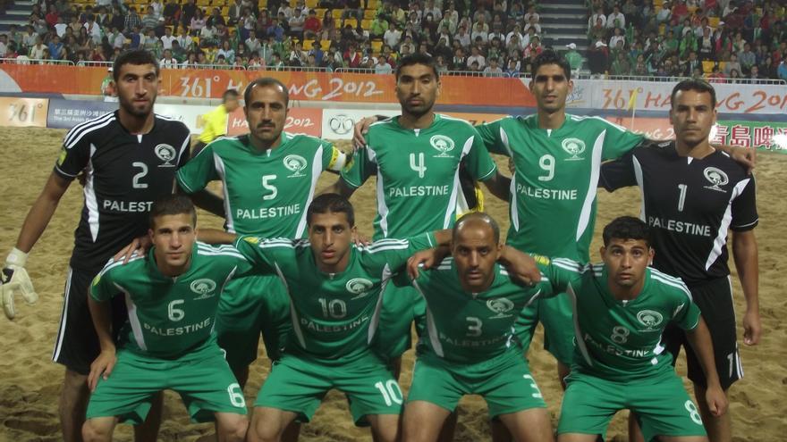 Equipo de fútbol-playa nacional masculino de Palestina durante los Juegos Asiáticos de 2012 en los que ganaron medalla de bronce. Foto cedida por el equipo.
