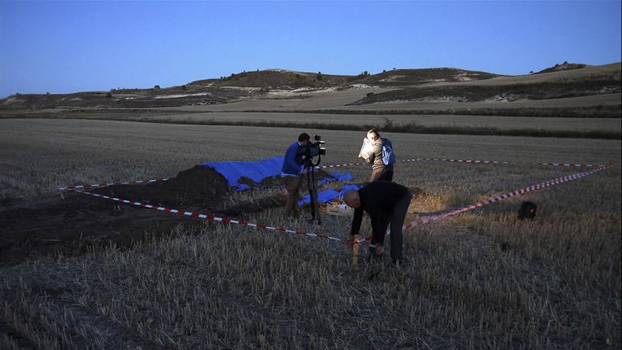 Intervención arqueológica en la fosa común de Cobertelada (Soria). | JULIÁN G. DE LA MATA