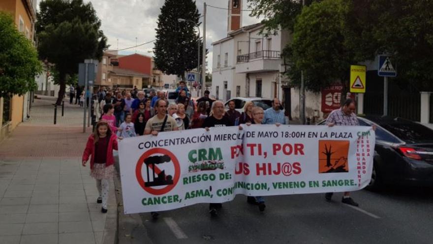 Maifestacin contra CRM en Las Ventas de Retamosa / IU