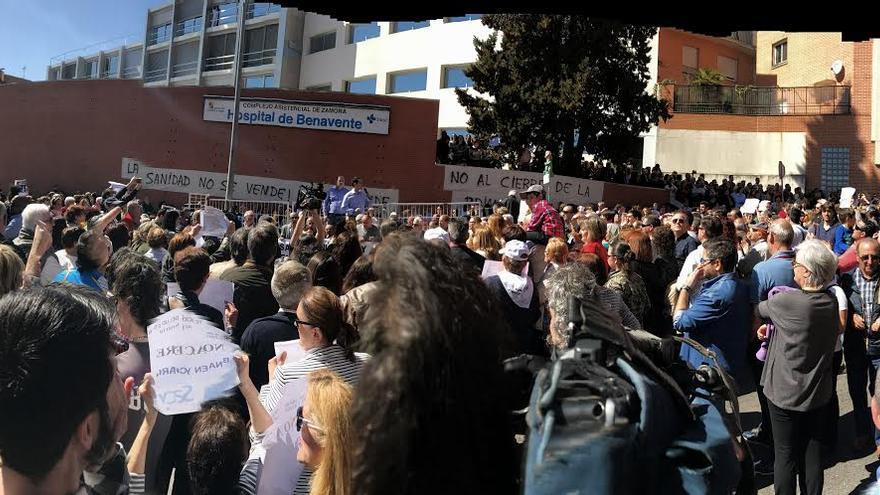 Manifestación histórica en Benavente, Zamora, en defensa de su hospital público. Foto: Antonio Luis Martín