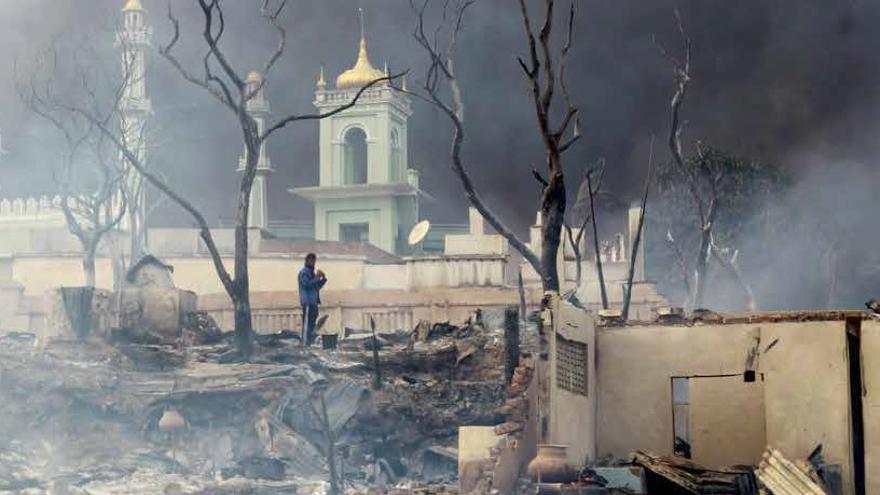 Mezquita destruida en Birmania. Foto: Burma Human Rights Network 