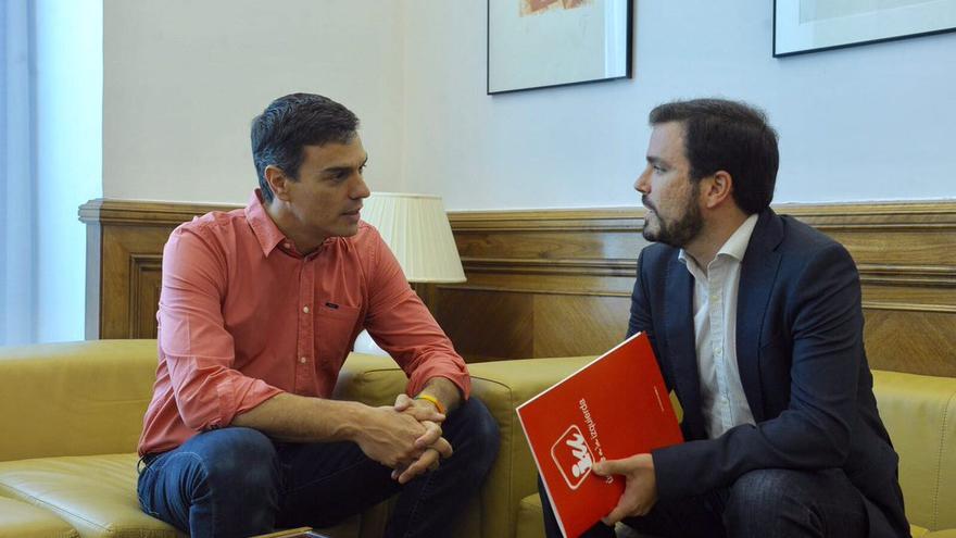 Pedro Sánchez y Alberto Garzón, en su reunión de este jueves.