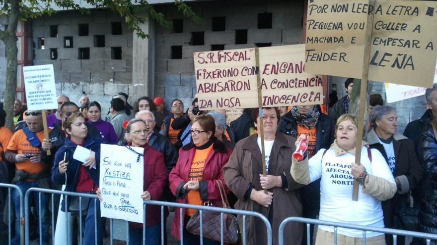 Protesta de preferentistas ante el Parlamento gallego en 2012