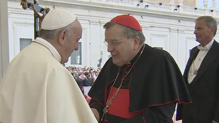 El cardenal Burke, con el Papa Francisco