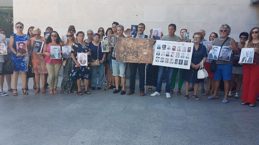Els familiars de la Fossa 113 presenten un recurs davant de l’Audiència Provincial per a judicialitzar el procés d’exhumació