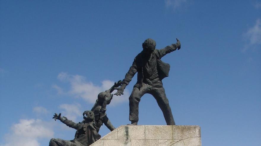 Monumento en homenaje a Amador y Daniel, en Ferrol