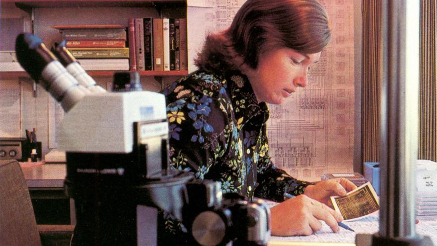 Lynn Conway trabajando en Xerox PARC (1977)