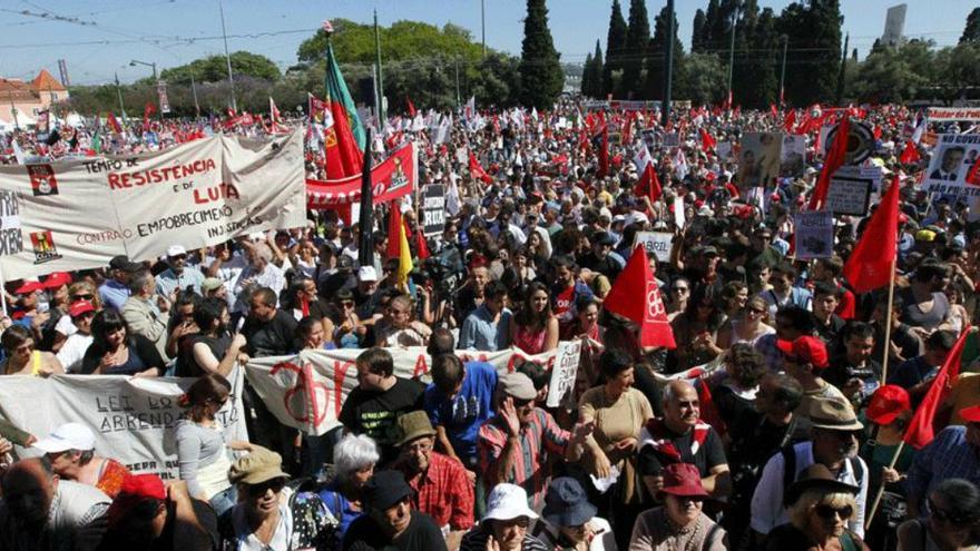 http://images.eldiario.es/internacional/Imagen-protestas-Portugal-Captura-RTP_EDIIMA20130525_0267_13.jpg