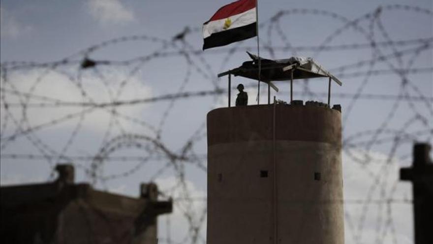 Torre militar egipcia en Rafah, en la frontera entre Egipto y Gaza (EFE)