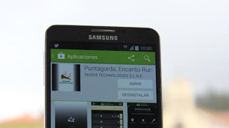 Em la imagen, un móvil con la guía turística de Puntagorda.