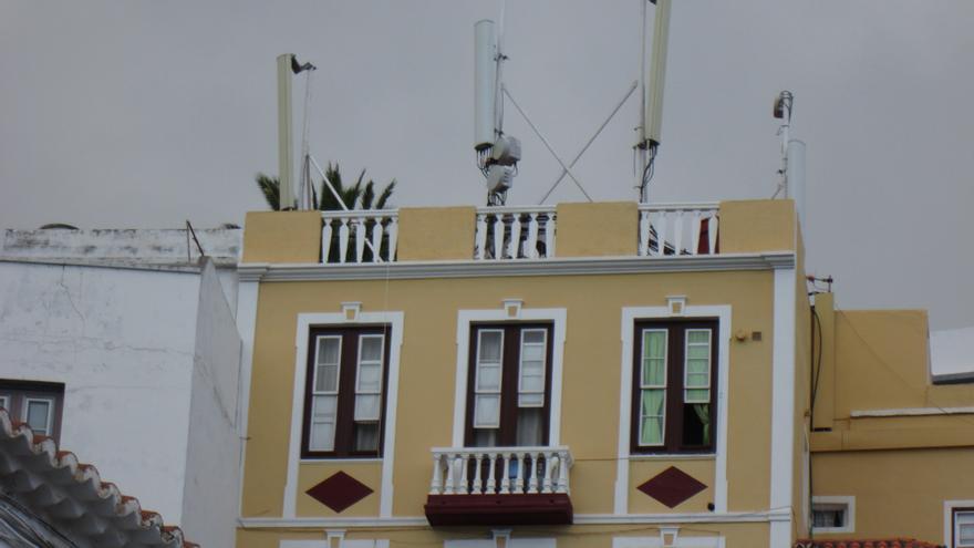 En la imagen, las antenas de telefonía instaladas en Timibúcar. Foto: LUZ RODRÍGUEZ