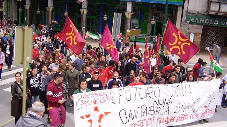 Manifestación del 1º de mayo de 2006 en Torrelavega. | DIEGU SAN GABRIEL
