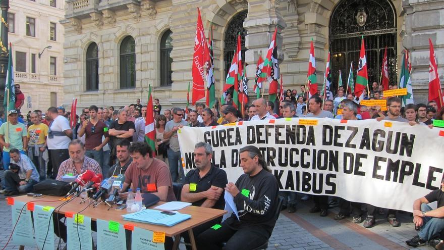 Bizkaibus seguirá en huelga mientras Diputación no se comprometa a mejorar el servicio y mantener el empleo