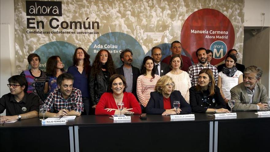 Ada Colau y Manuela Carmena se unen por una "revolución democrática estatal"