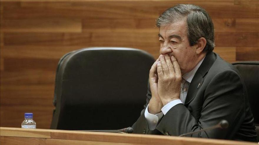 Álvarez Cascos espera su declaración ante el juez "centrado" en su trabajo