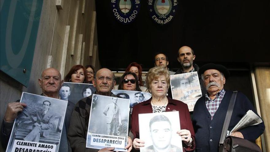 Asturianos entregan al Consulado argentino denuncias por represión en el franquismo