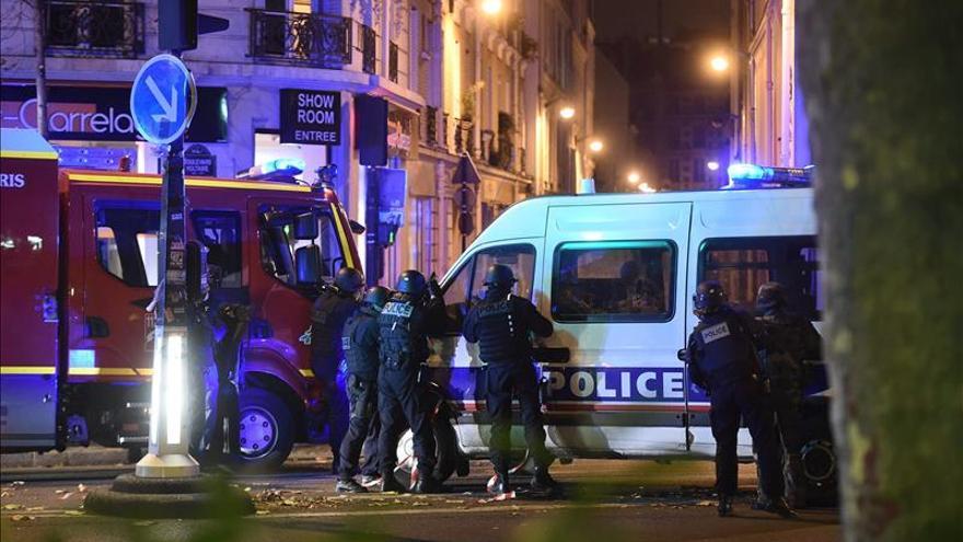 Australia ofrece ayuda a Francia por atentados en París y mantiene la alerta