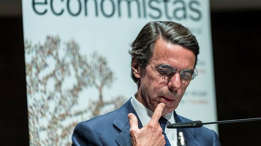 Aznar alerta de la "tentación" ante el 26J de "polarizar" a los españoles