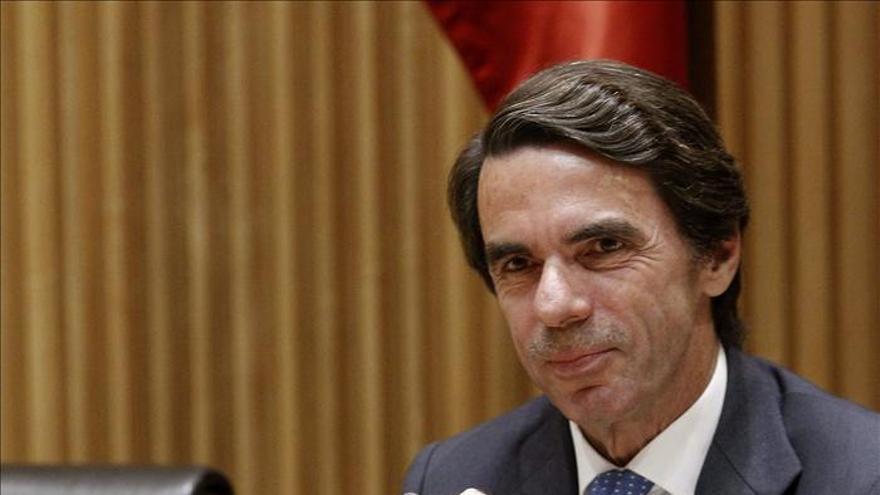Aznar deja claro que no está "contra nadie" sino que está "con los españoles"
