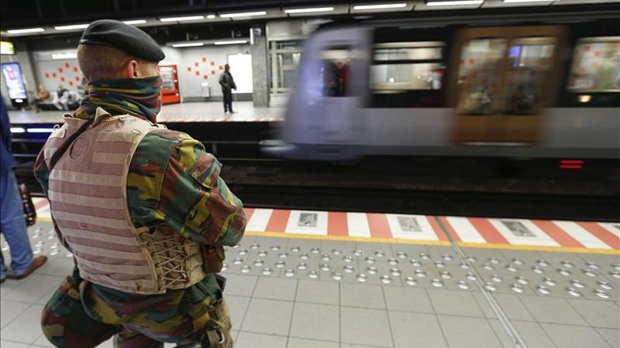 Bélgica prolonga la detención de uno de los sospechosos de participar en atentados de París