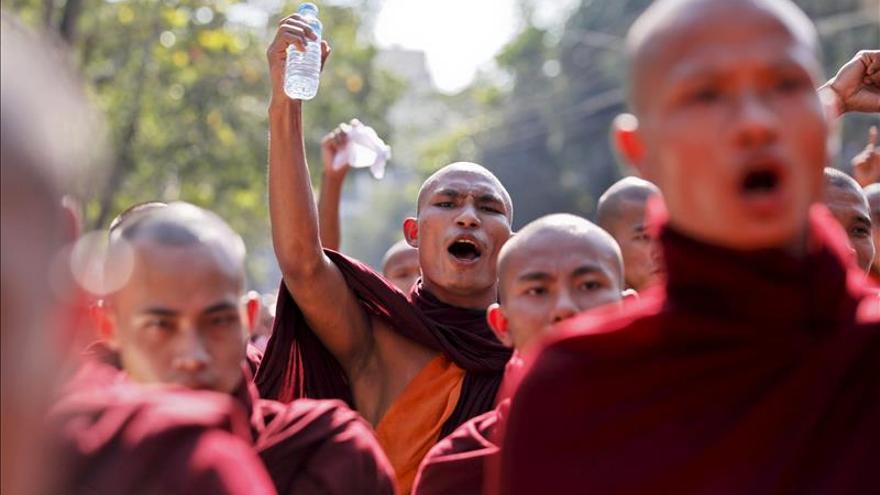 Budistas birmanos marchan contra la repatriación de inmigrantes musulmanes