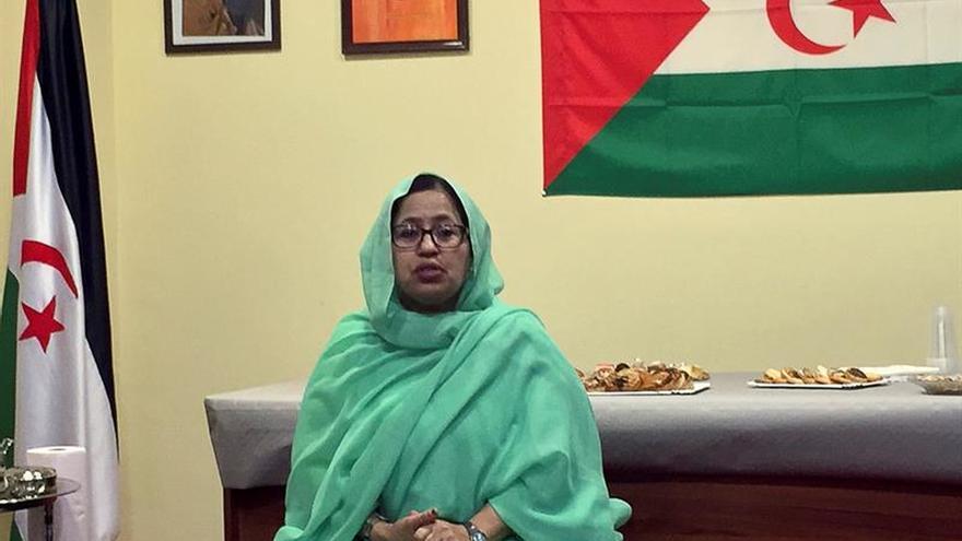 Bulahi, la primera mujer que representa al Polisario, pide paz para su pueblo