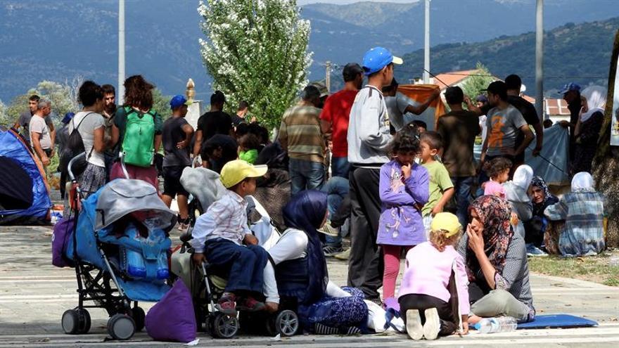 La CE destina 115 millones euros a mejorar las condiciones de los refugiados en Grecia