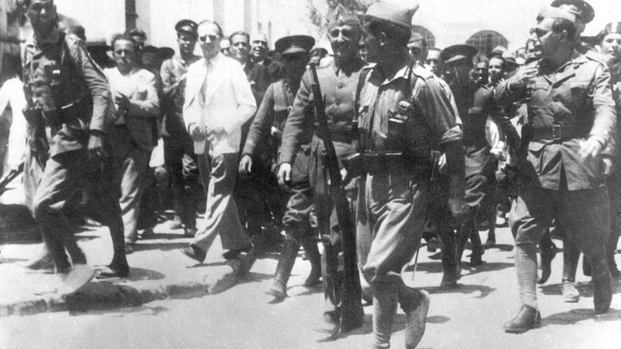 Ceuta, 18-7-1936.- El general Francisco Franco llega a Ceuta procedente de Canarias, para asumir el mando del ejército.