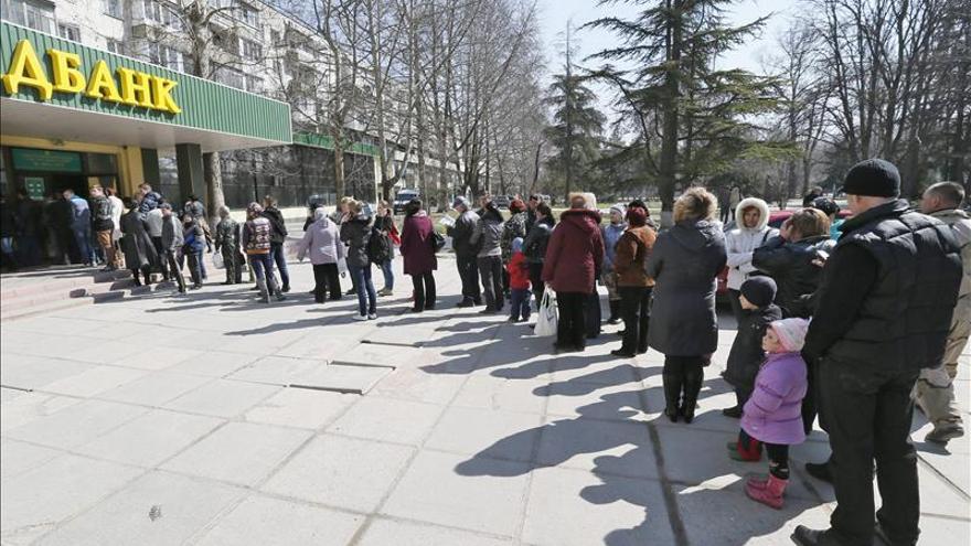 Crimea abre los colegios electorales para celebrar el referéndum separatista