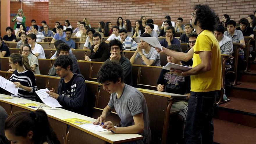 FACUA pide adecuar los préstamos renta universidad al contexto de paro juvenil