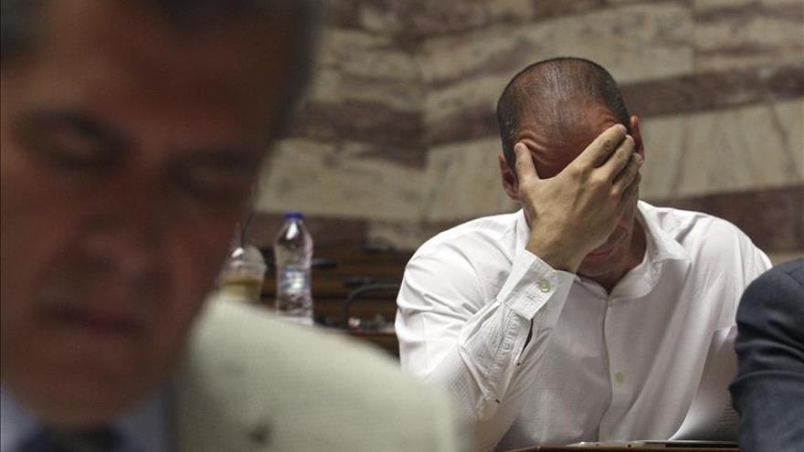 La Fiscalía transfiere al Parlamento griego una demanda contra Varufakis por "traición"