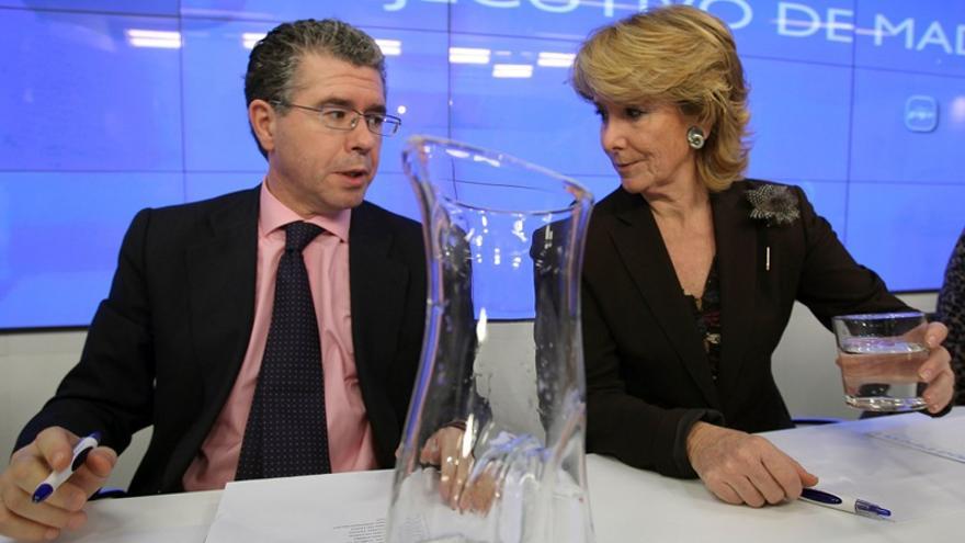 Francisco Granados, junto a Esperanza Aguirre, en una reunión de la dirección del PP madrileño en 2010. Foto: Ballesteros / Efe.
