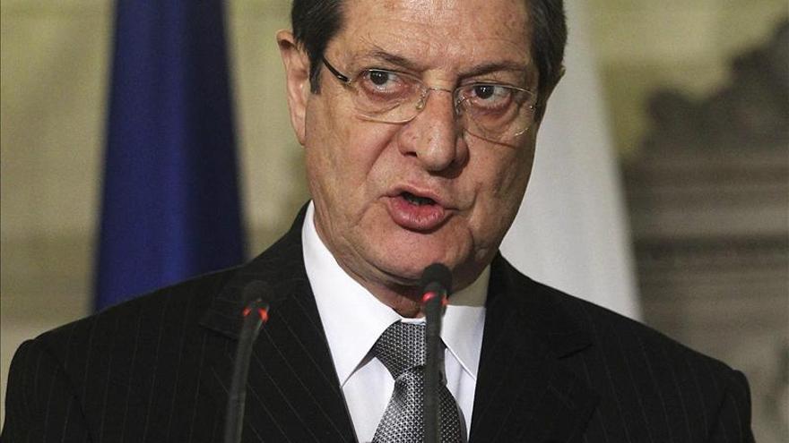 El Gobierno de Chipre aplaza las sesiones de hoy y los bancos seguirán cerrados
