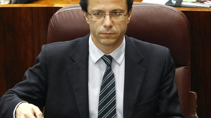 El Gobierno de Madrid asegura que no hay cargos imputados, sino querellados