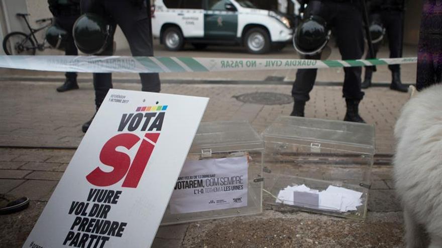 La Guardia Civil interviene 100 urnas y 2,5 millones de papeletas en Igualada