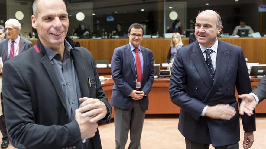 De Guindos afirma que se intentará evitar un fracaso con Grecia, que debe recapacitar