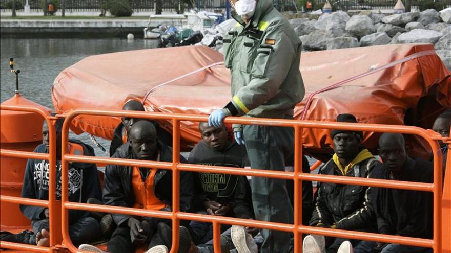 Interceptada una patera con siete inmigrantes cerca de la costa de Ceuta