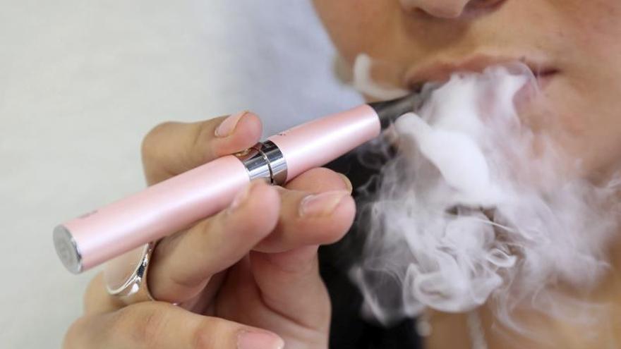 Londres prohibirá la venta de cigarrillos electrónicos a menores de 18 años