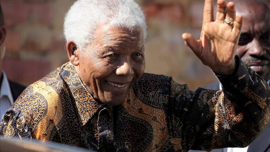 Mandela está "en buena forma y animado", según el presidente de Sudáfrica