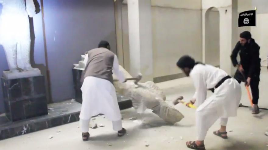 Miembros-ISIS-destrozan-martillos-Ninive_EDIIMA20150226_0479_5.jpg