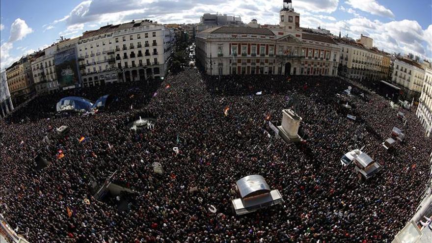 Miles de personas se manifiestan en Madrid convocadas por el partido Podemos
