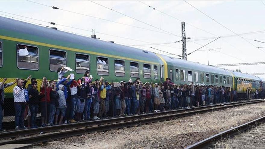 Orbán dice que llegarán millones de refugiados si la UE no defiende fronteras